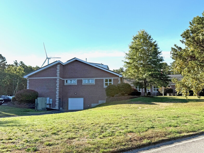 15 Research Rd, East Falmouth, MA for lease - Building Photo - Image 3 of 12