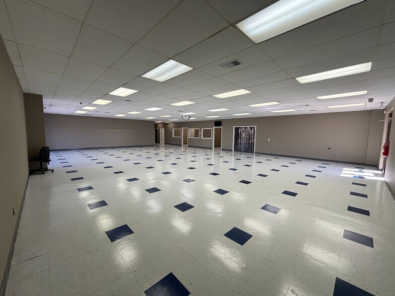 920 W Loop 281, Longview, TX à louer - Hall d’entrée - Image 3 de 16