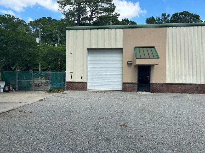 3180 Industry Dr, North Charleston, SC à louer - Photo du bâtiment - Image 2 de 4