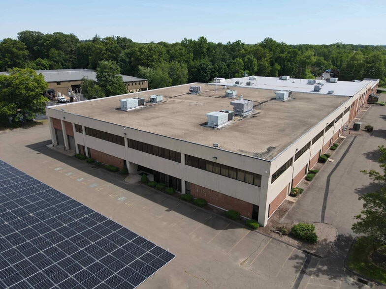 8 Nutmeg Rd S, South Windsor, CT for lease - Building Photo - Image 2 of 13