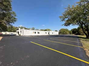 805 W 35th St, Davenport, IA for lease Building Photo- Image 2 of 3