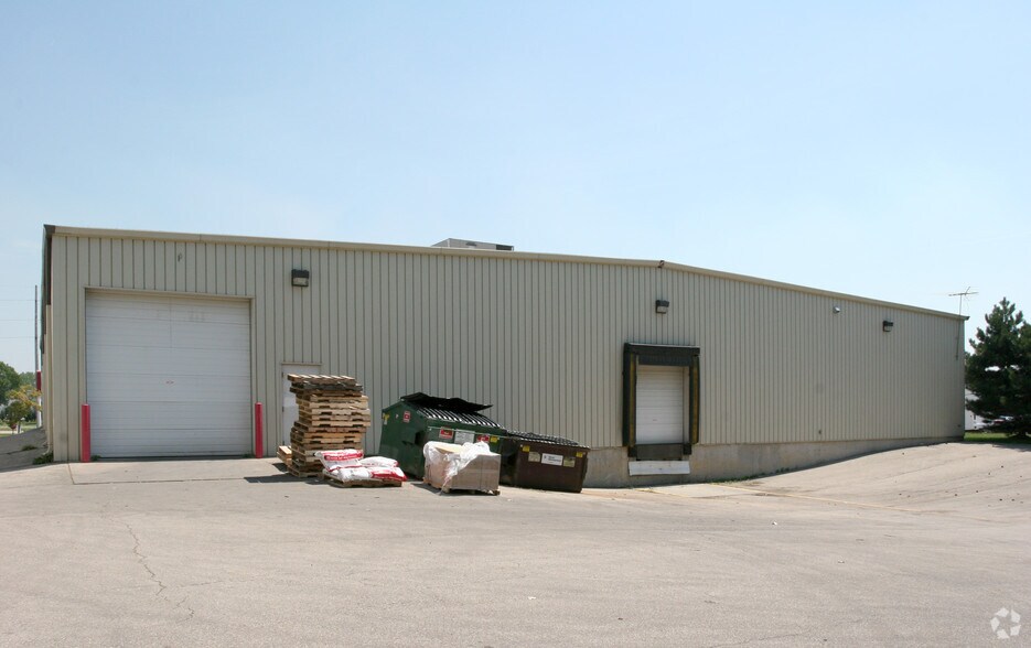 2110 S Stoughton Rd, Madison, WI for lease - Building Photo - Image 2 of 7