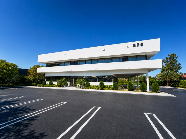 675 W Indiantown Rd, Jupiter, FL à louer - Photo du bâtiment - Image 2 de 3