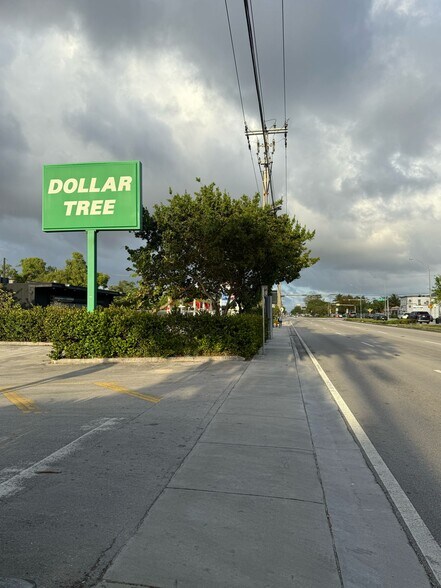 1255 NW 103rd St, Miami, FL à louer - Photo du bâtiment - Image 2 de 22