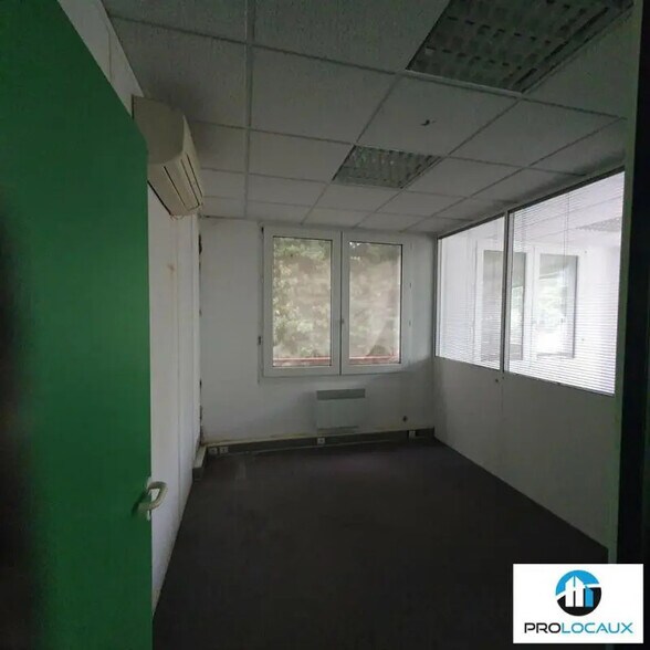Bureau dans SAINT EGREVE à vendre - Photo intérieure - Image 3 de 12