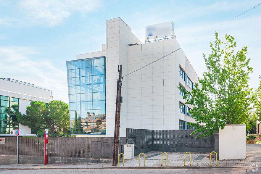 Calle López Santos, 4, Las Rozas de Madrid, Madrid for sale - Building Photo - Image 2 of 26