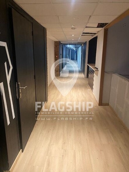 Retail in Cergy for lease - Building Photo - Image 1 of 8