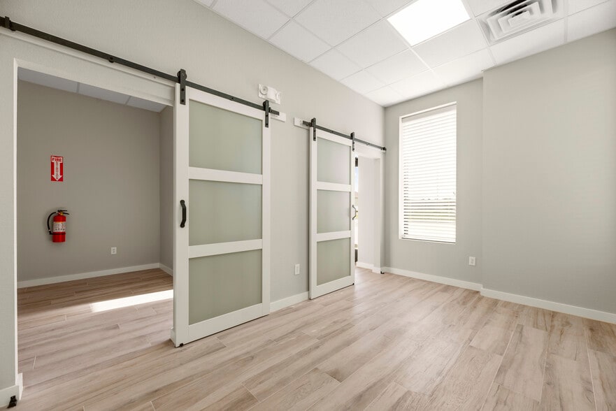 17985 Shaw Rd, Cypress, TX for lease - Interior Photo - Image 2 of 6