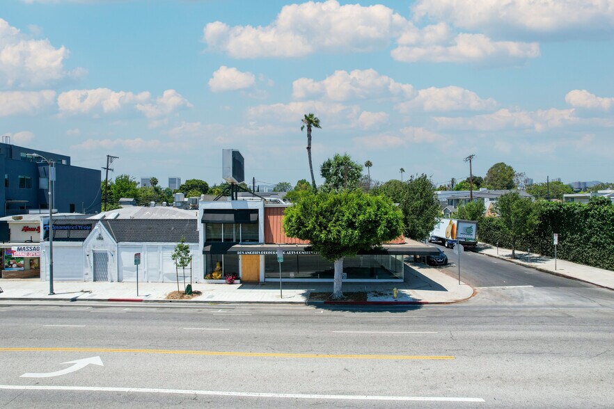 10931 W Pico Blvd, Los Angeles, CA à vendre - Photo du bâtiment - Image 2 de 32