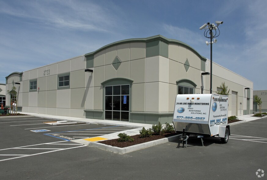 2733 Boeing Way, Stockton, CA à louer - Photo principale - Image 1 de 2
