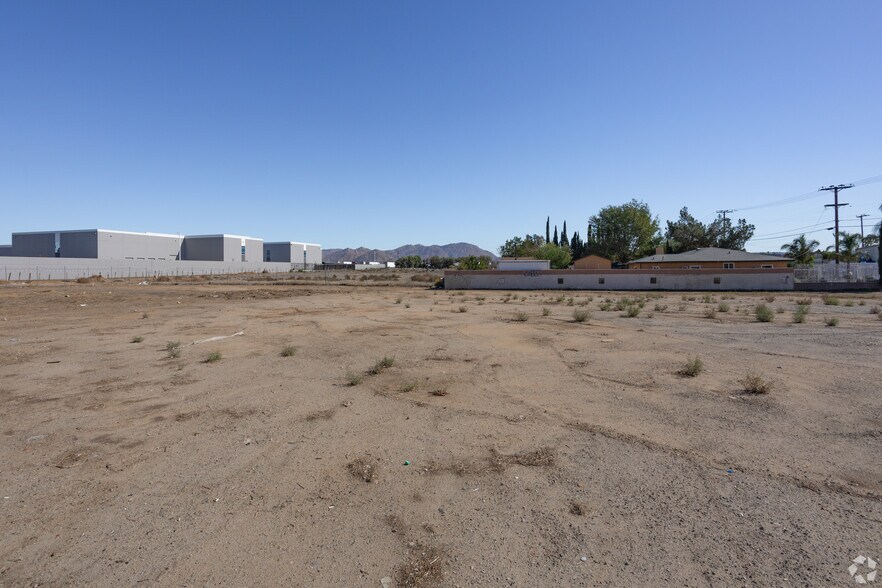 2780 Rubidoux Blvd, Jurupa Valley, CA à louer - Photo du bâtiment - Image 2 de 5