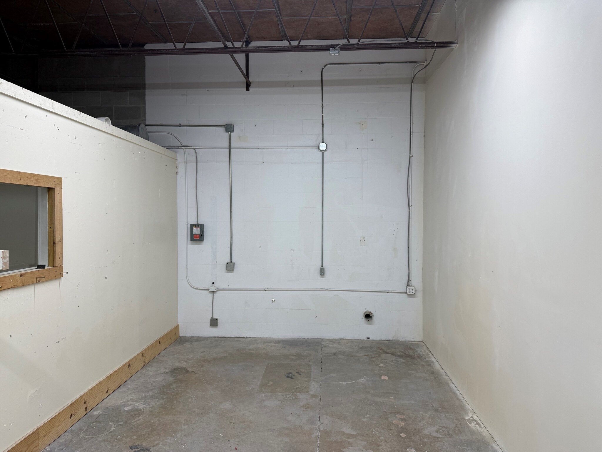 5840 Ulmerton Rd, Clearwater, FL for lease Interior Photo- Image 1 of 8