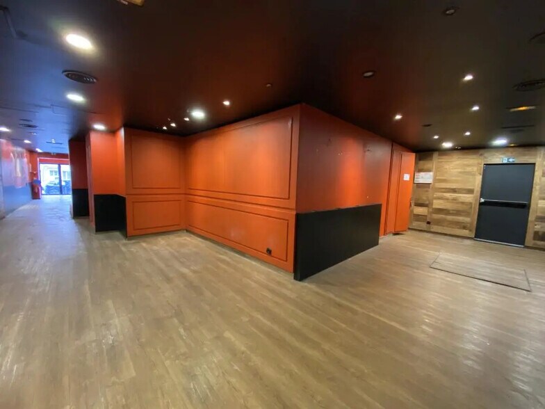 Commerce de détail dans Paris à vendre - Photo du bâtiment - Image 2 de 9