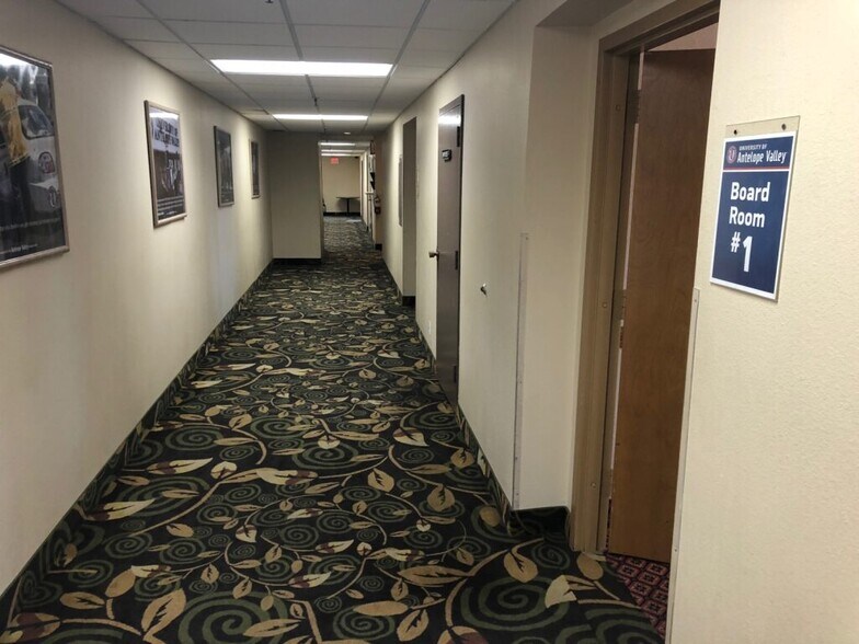 44049-44073 Sierra Hwy, Lancaster, CA à vendre - Photo intérieure - Image 2 de 4