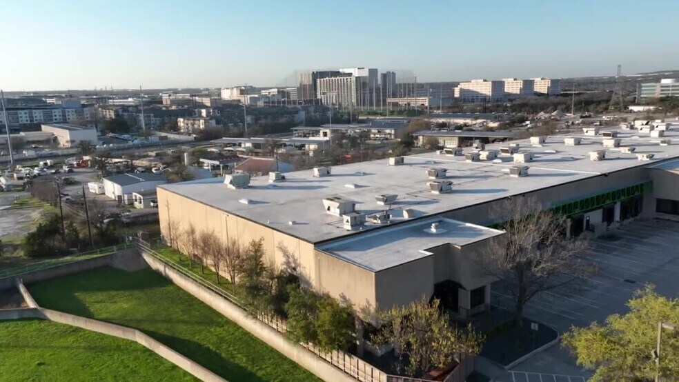 2214 Braker Ln, Austin, TX à louer - Vidéo sur l’inscription commerciale - Image 3 de 88