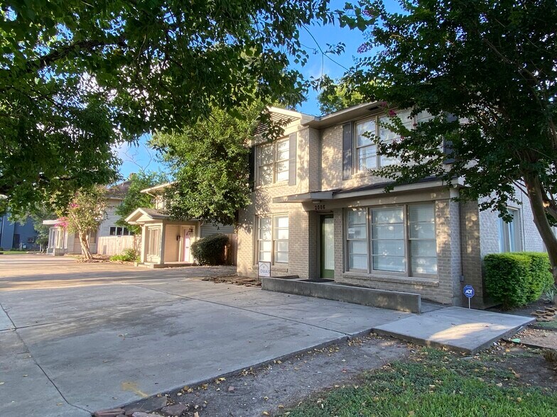 2006 Commonwealth Dr, Houston, TX à vendre - Photo du bâtiment - Image 3 de 15
