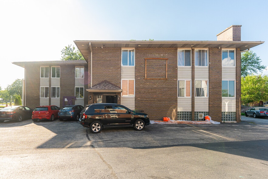 919 Greenbrier Rd, Dekalb, IL for sale - Building Photo - Image 2 of 19