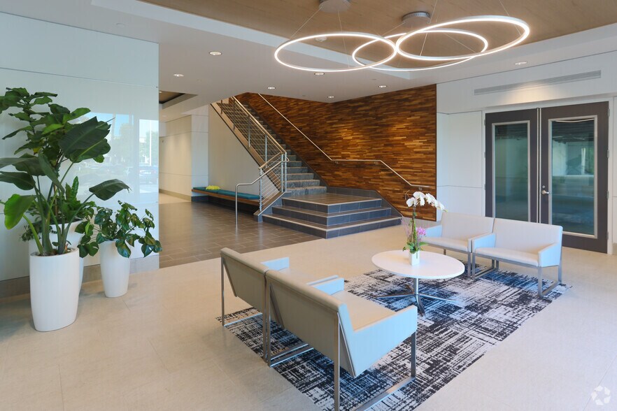 25550 Commercentre Dr, Lake Forest, CA for lease - Lobby - Image 1 of 19