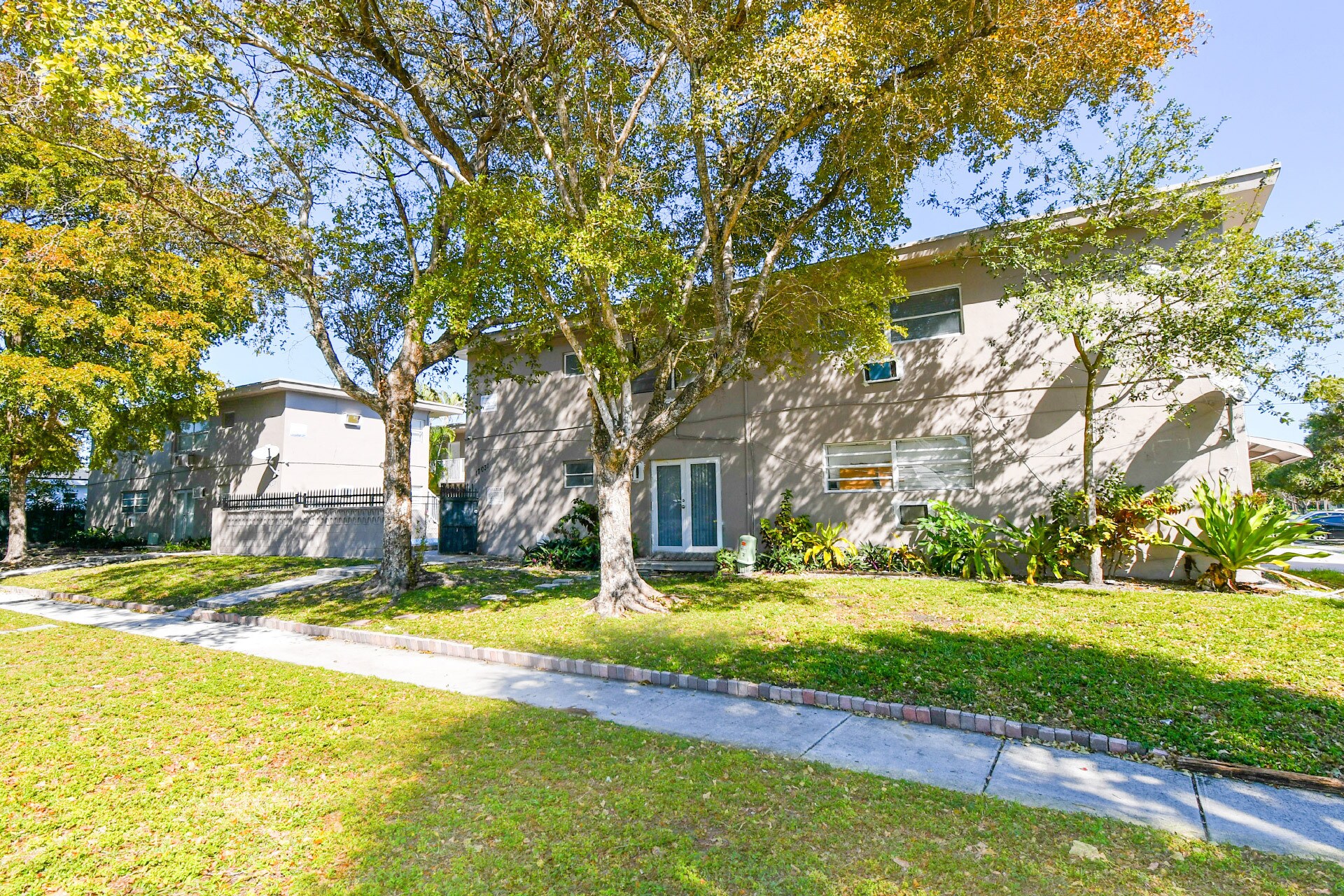 17031 NE 21st Ave, North Miami Beach, FL à vendre Photo principale- Image 1 de 16