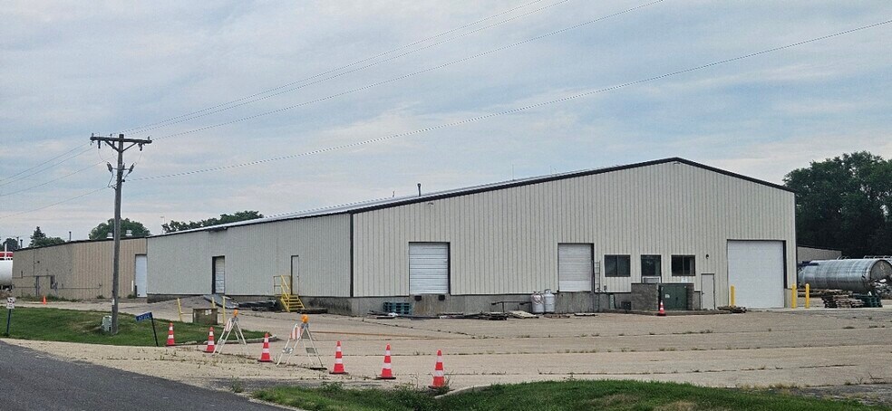 N7160 Raceway Rd, Beaver Dam, WI for sale - Building Photo - Image 2 of 21