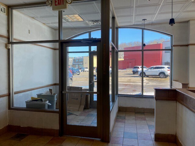 3456 NE Circle Dr, Rochester, MN à louer - Photo du bâtiment - Image 2 de 19