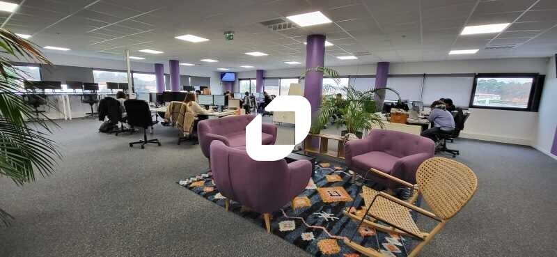 Office in Mérignac for lease Interior Photo- Image 1 of 18