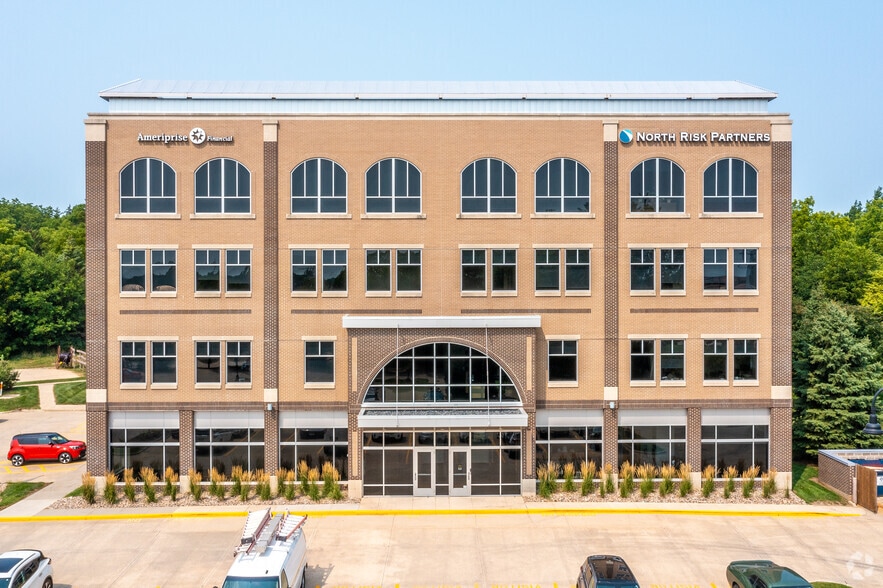 1045 76th St, West Des Moines, IA for lease - Building Photo - Image 2 of 14