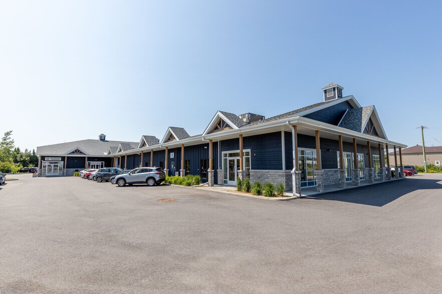 872 Rte De La Cité-Des-Jeunes, Saint-Lazare, QC à louer - Photo du bâtiment - Image 2 de 6