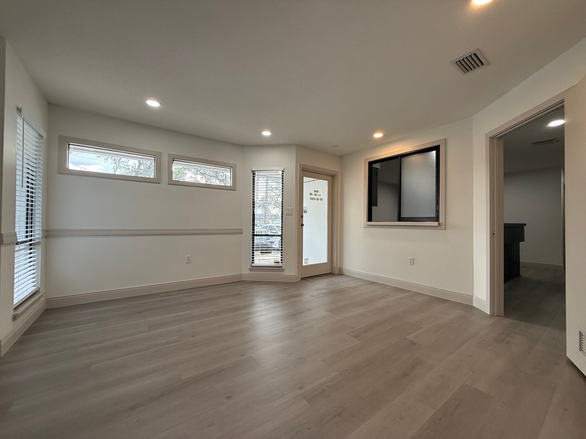 679-697 Douglas Ave, Altamonte Springs, FL for lease Interior Photo- Image 1 of 2