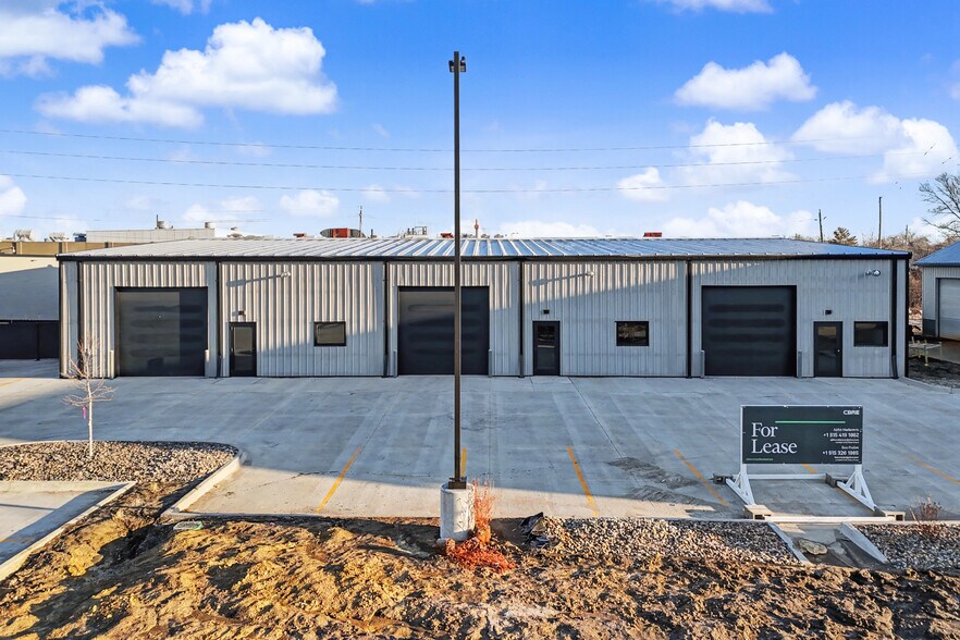 385 NW 43rd Pl, Des Moines, IA à louer - Photo du bâtiment - Image 2 de 10