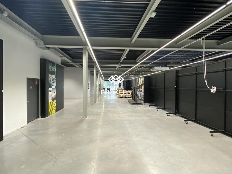 Flex in Sassenage for lease - Building Photo - Image 3 of 15