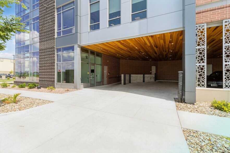 1465 SW Park Square Dr, Ankeny, IA à louer - Photo du bâtiment - Image 3 de 67