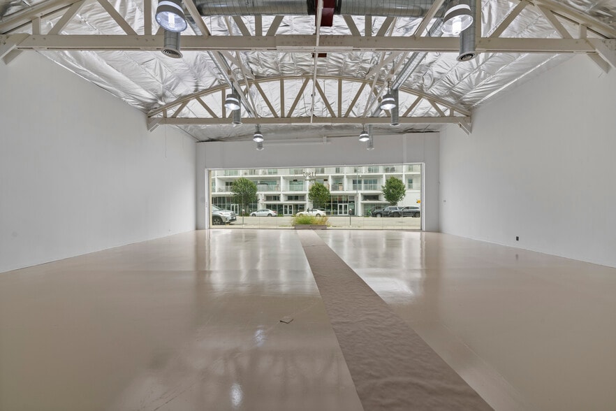 11807 Santa Monica Blvd, Los Angeles, CA à louer - Photo intérieure - Image 2 de 28