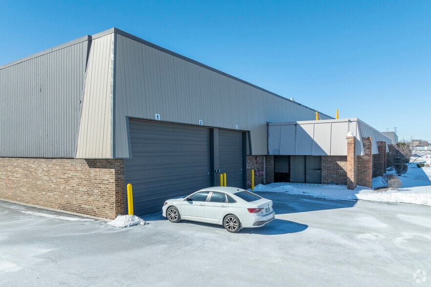 951 Fargo Ave, Elk Grove Village, IL for lease - Primary Photo - Image 1 of 10