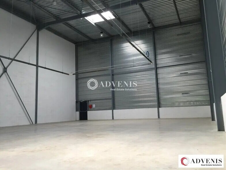 Flex in SAINT-JEAN-D'ILLAC for lease - Building Photo - Image 3 of 7