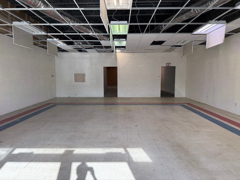 605-619 S Main St, De Forest, WI for lease - Building Photo - Image 2 of 8