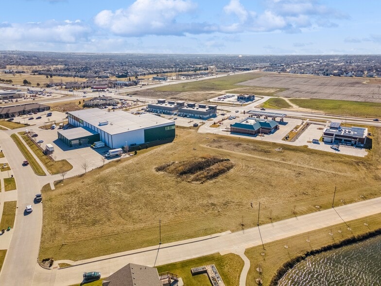 351 NW Autumn Crest Dr, Ankeny, IA à vendre - Aérien - Image 1 de 17