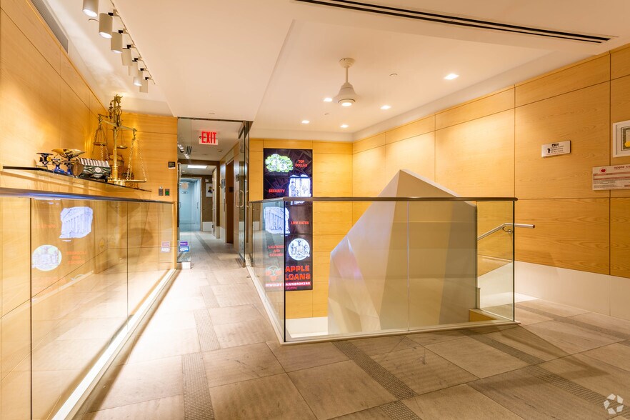 54 W 47th St, New York, NY à louer - Hall d’entrée - Image 3 de 5
