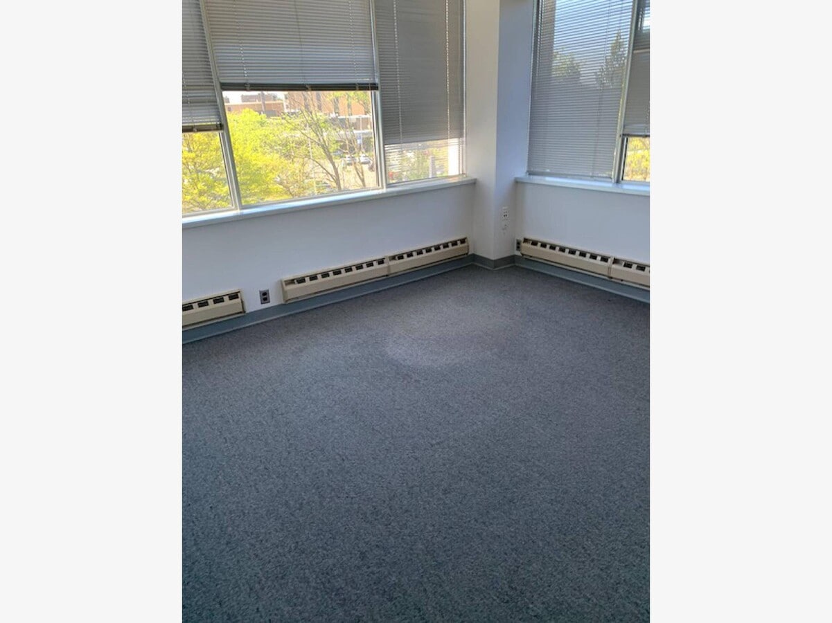 2 Lincoln Hwy, Edison, NJ 08820 - Unité 311B -  - Photo intérieure - Image 1 of 3