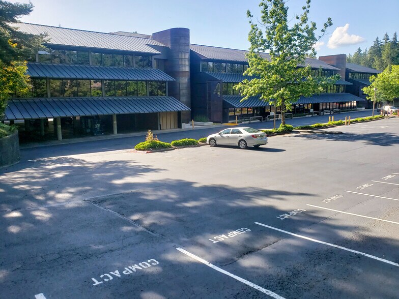 1750 112th Ave NE, Bellevue, WA à louer - Photo du bâtiment - Image 2 de 14