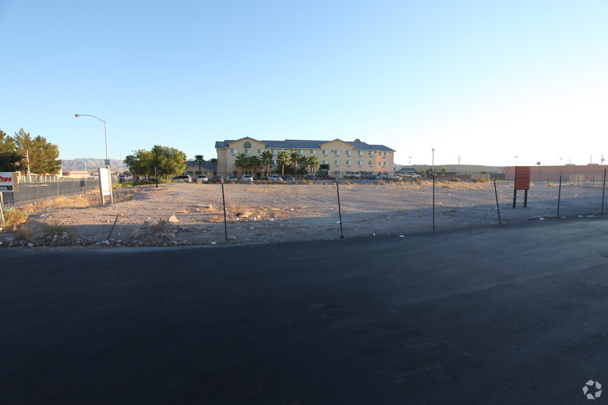 N Nellis Blvd, Las Vegas, NV for lease - Primary Photo - Image 1 of 4