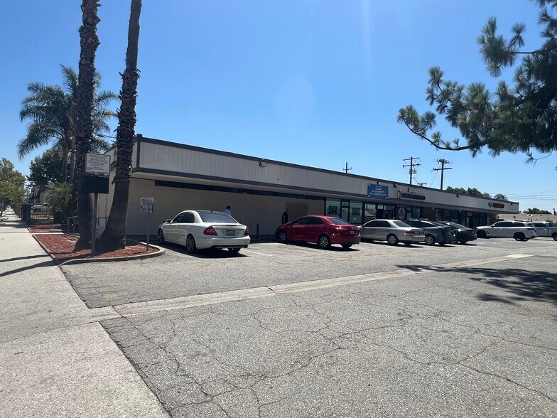 13414 Ramona Blvd, Baldwin Park, CA à louer - Photo du bâtiment - Image 1 de 14