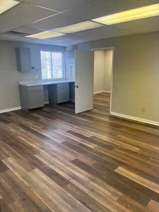 More details for 8221-8237 E Washington St, Chagrin Falls, OH - Office for Lease