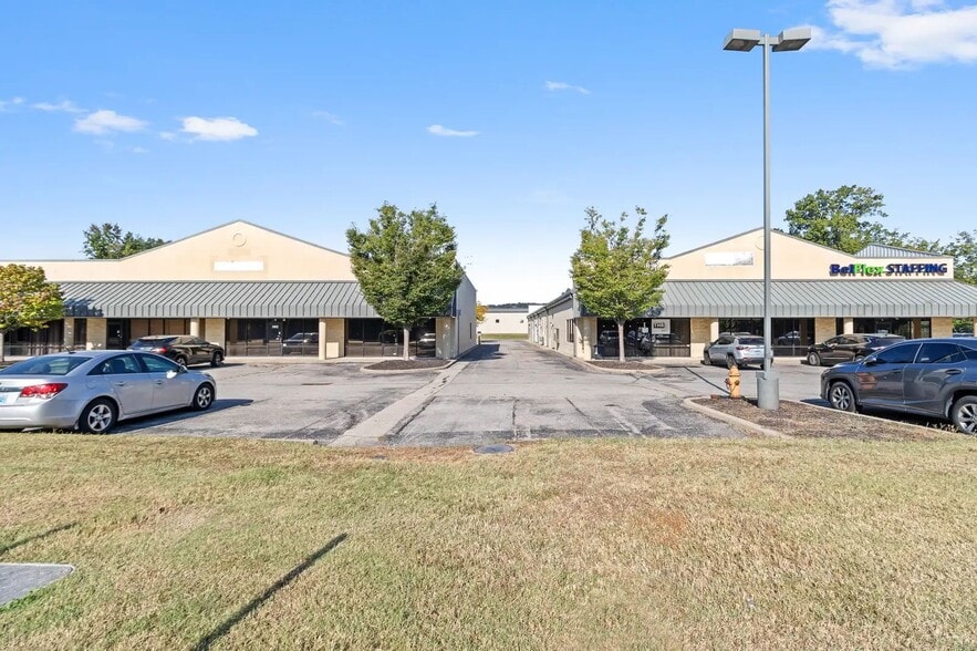 7098 Distribution Dr, Louisville, KY for sale - Building Photo - Image 3 of 4