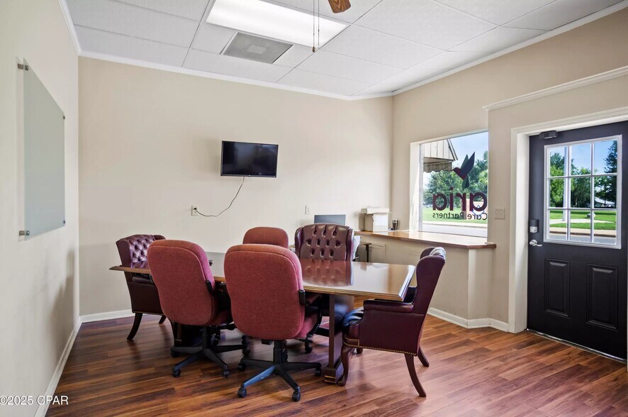 20735 Central Ave E, Blountstown, FL à vendre - Photo intérieure - Image 2 de 7