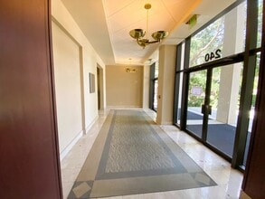 240 S Pineapple Ave, Sarasota, FL à louer Photo intérieure- Image 2 de 8