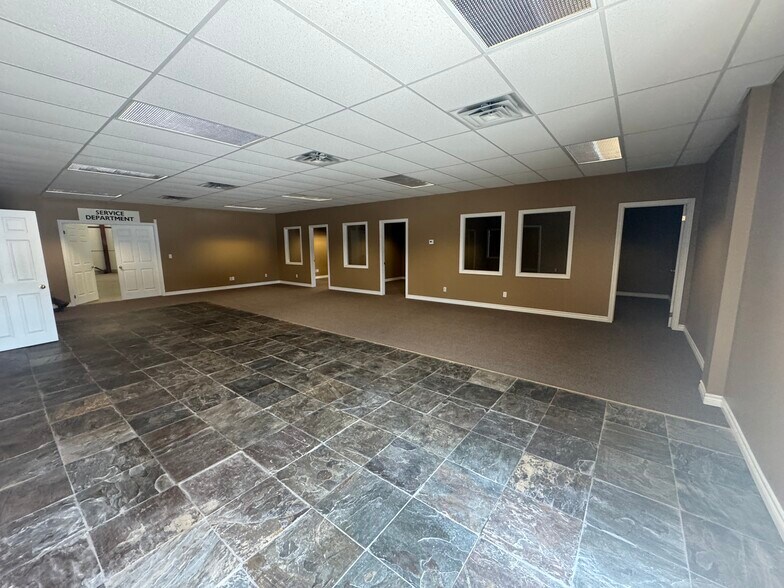 121 Jason St, Owen Sound, ON à louer - Photo du bâtiment - Image 2 de 17