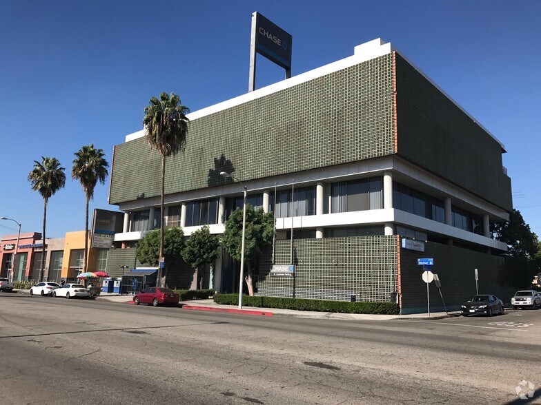 5301 Whittier Blvd, Los Angeles, CA à louer - Photo du bâtiment - Image 3 de 5