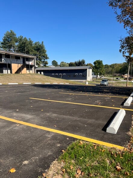 205 Parkway Pl, Parkersburg, WV for lease - Building Photo - Image 3 of 8