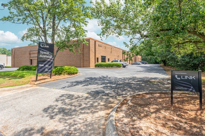 990 Norcross Industrial Ct, Norcross, GA for lease - Building Photo - Image 2 of 7